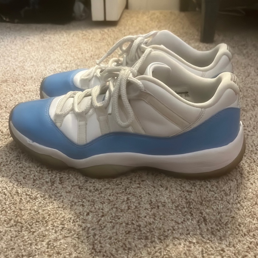 Jordan 11 low UNC blue